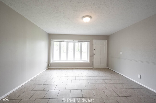 Building Photo - 5925 Sunwood Dr