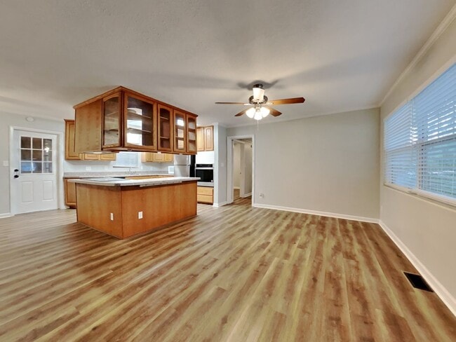 Building Photo - Charming 3BR Home in Jacksonville, FL | Sunroom | Garage | Large Fenced Yard | Pets Welcome