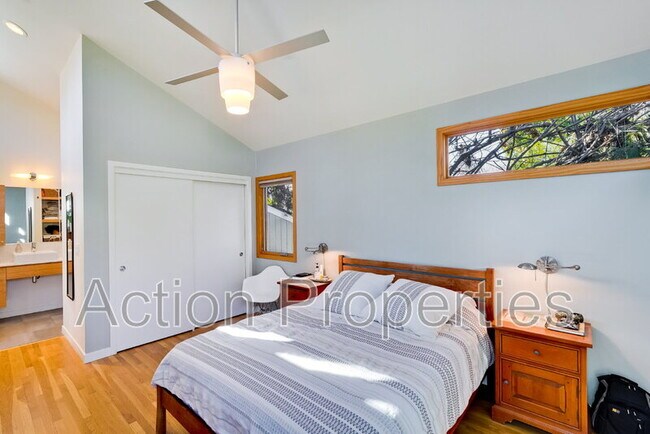 Building Photo - 360 Velarde St