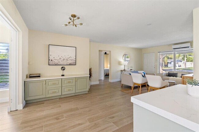 Building Photo - 20 NE 17th Ave