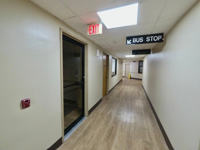 Building Photo - 1009 Harmon Cove Tower