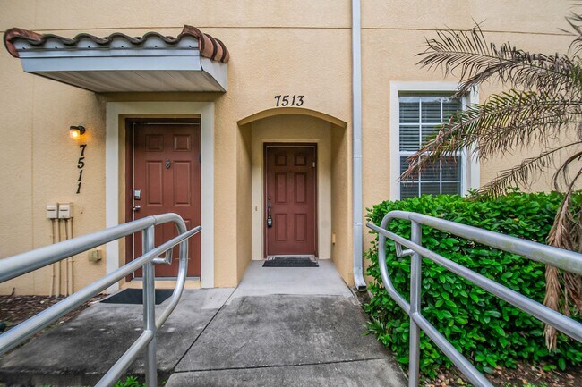 Building Photo - Spacious 3/2 Condo in the Gated Oakwater Community with Single Car Garage! Brand new carpets and ...