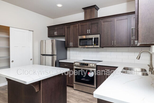 Building Photo - 206 Tacoma Ct NW