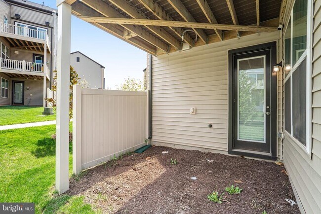Building Photo - 4975 Longmire Wy