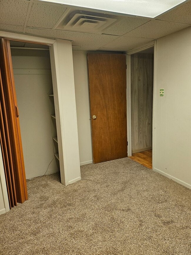 Building Photo - ALL PROSPECTIVE TENANTS MUST SUBMIT A $58 NON-REFUNDABLE APPLICATION FEE PER APPLICANT ONLINE AND...