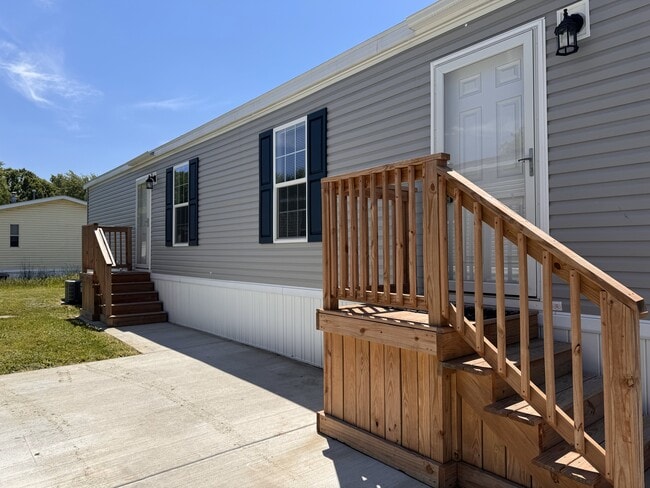 Building Photo - 5201 Chantelle Dr