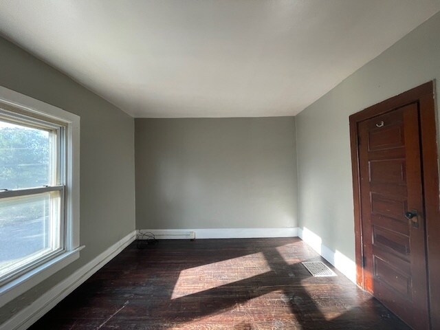 Building Photo - 422 Studebaker St