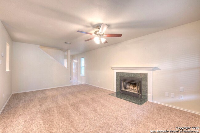 Building Photo - 3 Bedroom/2.5 Bath located in Villas at Northgate