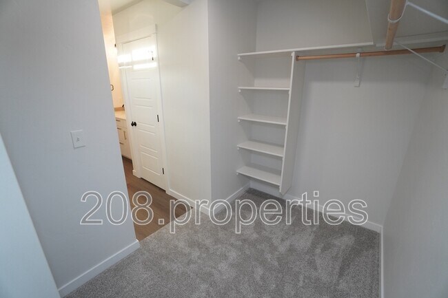 Building Photo - 5813 W Stavros St