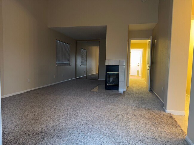 Building Photo - Beautiful Single Story Folsom home