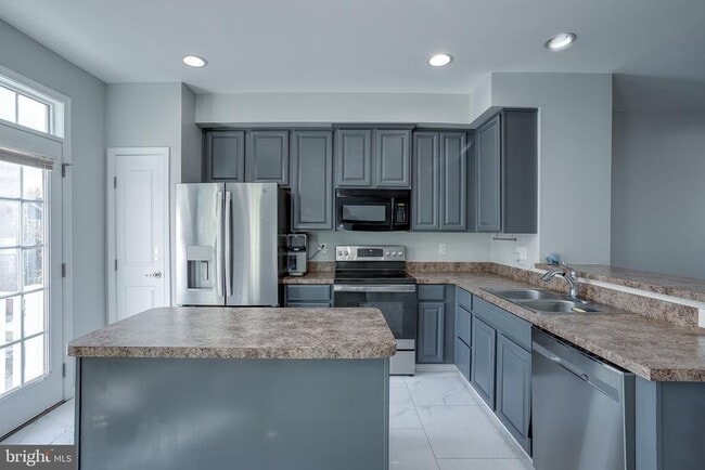 Building Photo - 14 Tylers Ct