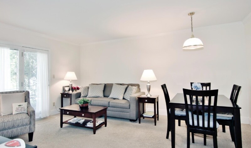 Building Photo - 351 Pemberwick Rd