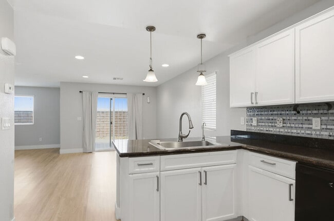 Building Photo - 8910 W Marble Light Ave