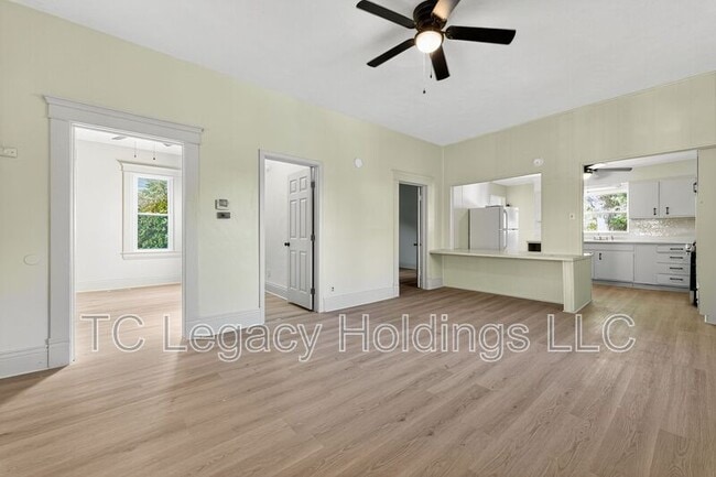 Building Photo - 115 Martin St