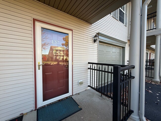 Building Photo - Three Bedroom Condo in Tradition Point