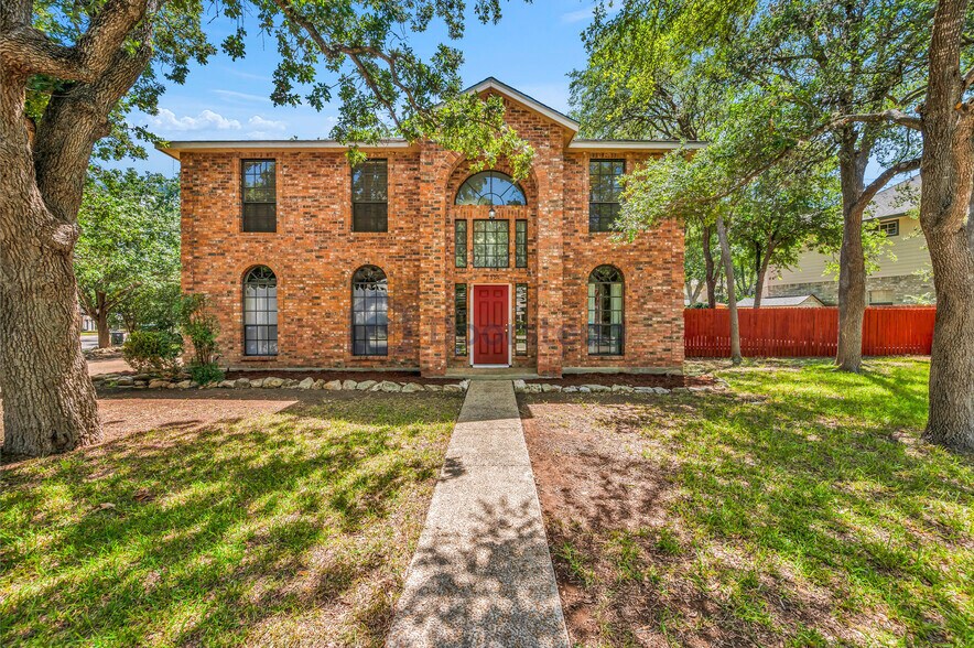Primary Photo - 2326 Oak Castle