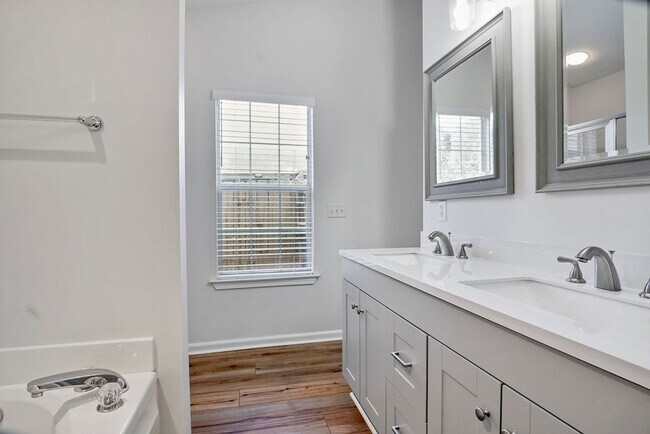 Building Photo - 125 Brook Highland Cove