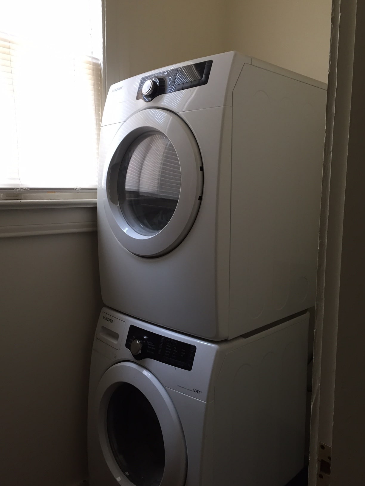 Laundry room - 916 Scott St