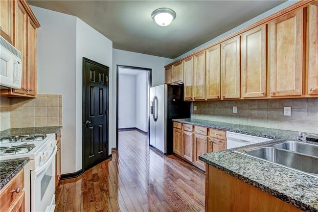 Building Photo - 1754 Oak Brook Ln NW