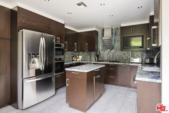 Building Photo - 211 S Spalding Dr