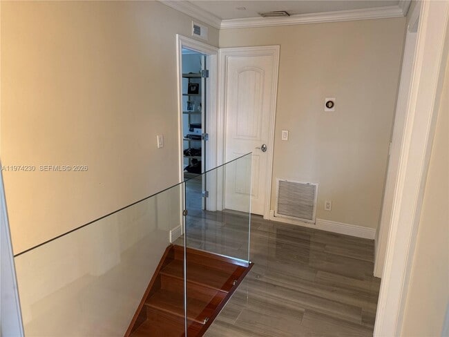 Building Photo - 6951 W Wedgewood Ave