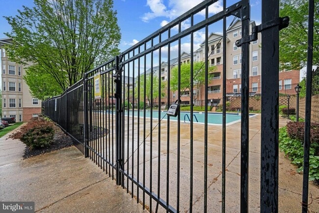 Building Photo - 556 Rhapsody Ct