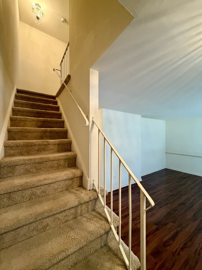 Building Photo - 305 W Cadbury Dr