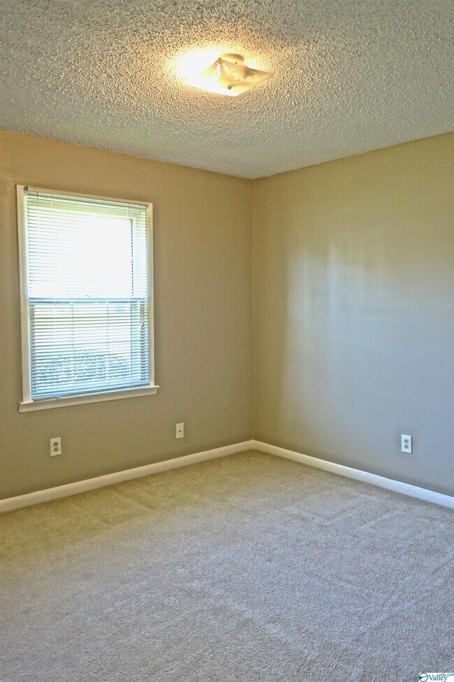 Building Photo - 2217 Villaret Dr SW