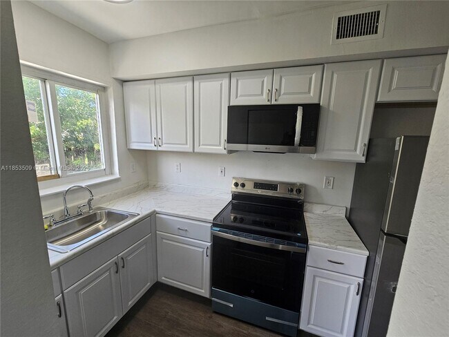 Building Photo - 225 NW 84th Terrace