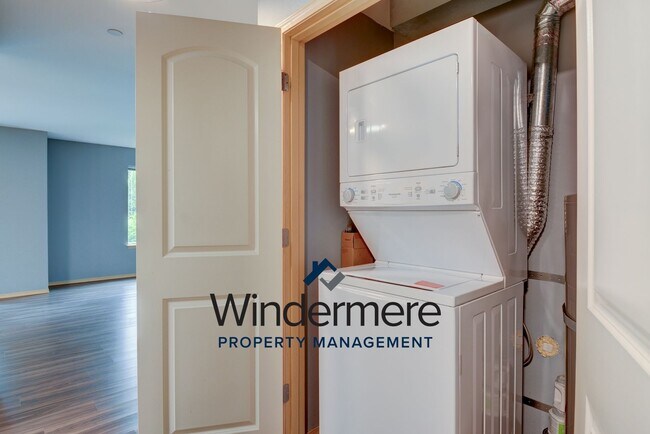 Building Photo - 2 Bedroom 2 Bath Condo