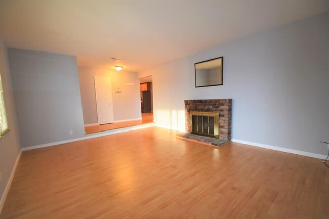 Building Photo - 2070 Sierra Wood Dr