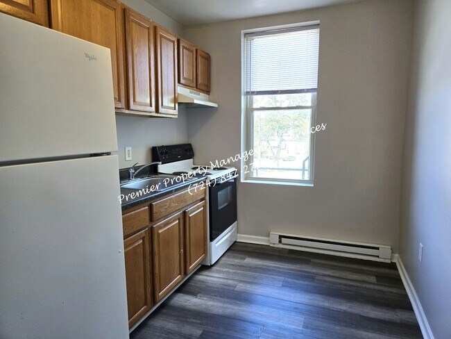 Building Photo - 211 E Wallace Ave