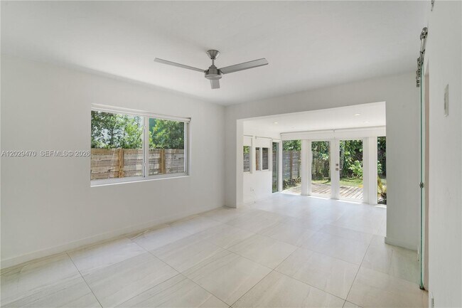 Building Photo - 550 W 49th St