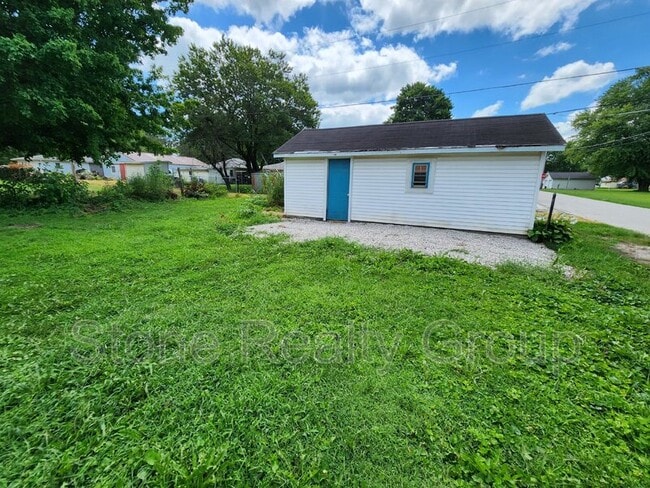 Building Photo - 4011 E Linn Ave