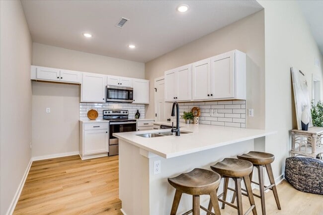 Building Photo - Fox Creek-Maxwell Plan MODEL