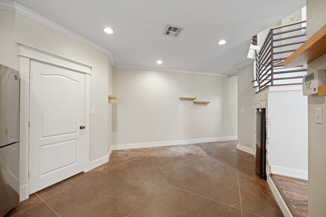 Building Photo - 513 W 22nd St