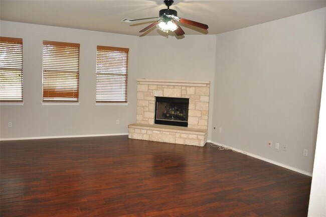 Building Photo - 507 Las Colinas Dr