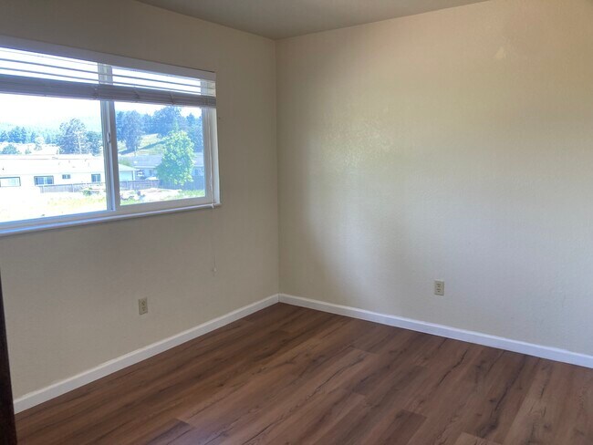 2nd Bedroom - 3898 Rohnerville Rd