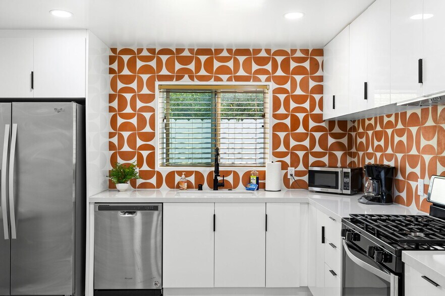 Building Photo - 321 N Gertruda Ave