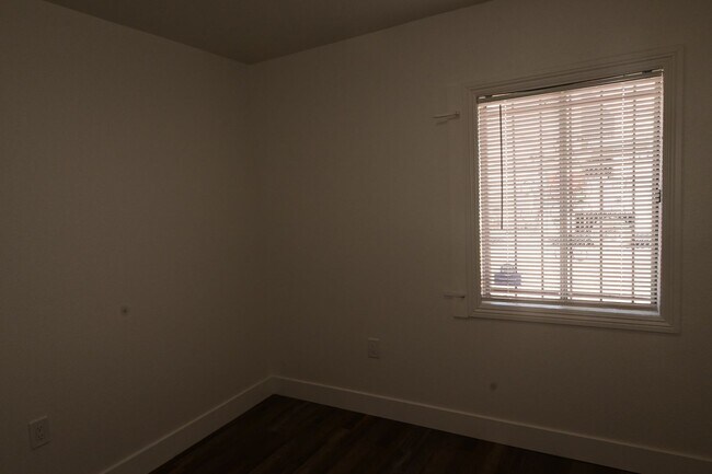 Building Photo - 1007 C St