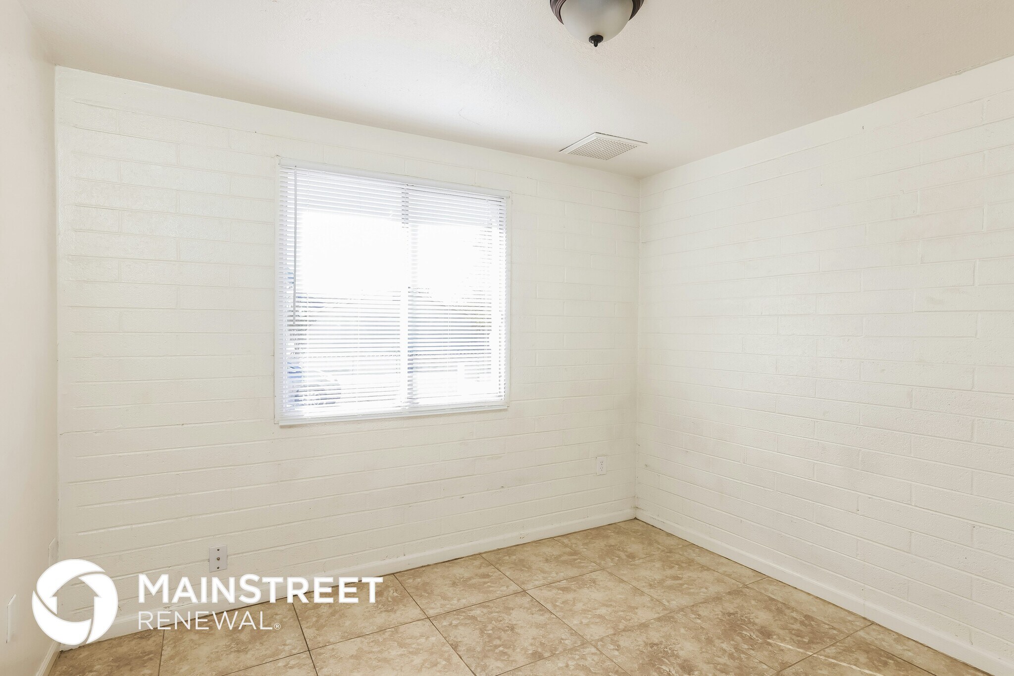 Building Photo - 7132 W Glenrosa Ave