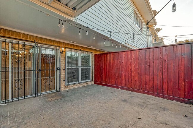 Building Photo - 2118 Straight Creek Dr