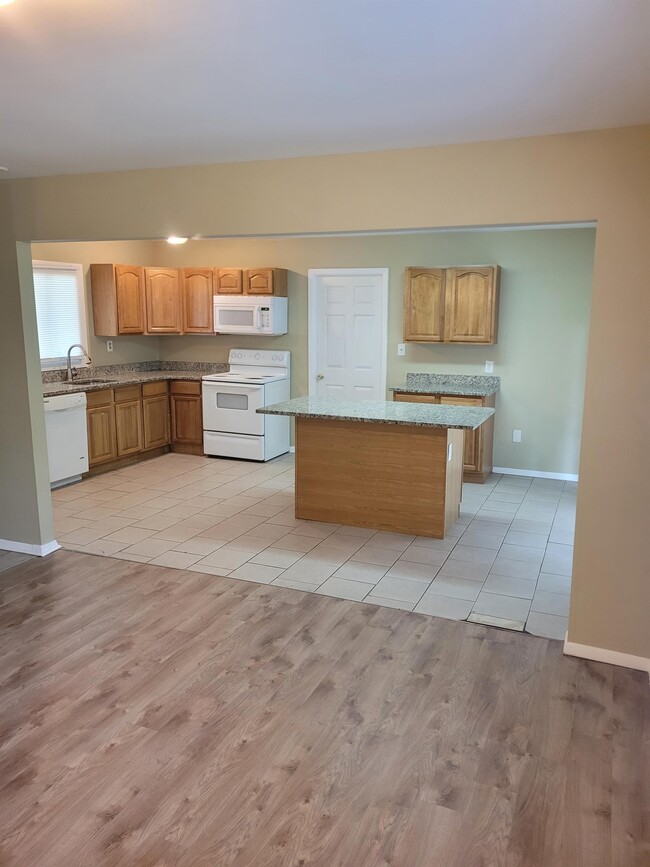 Building Photo - 47 Holstone Ln