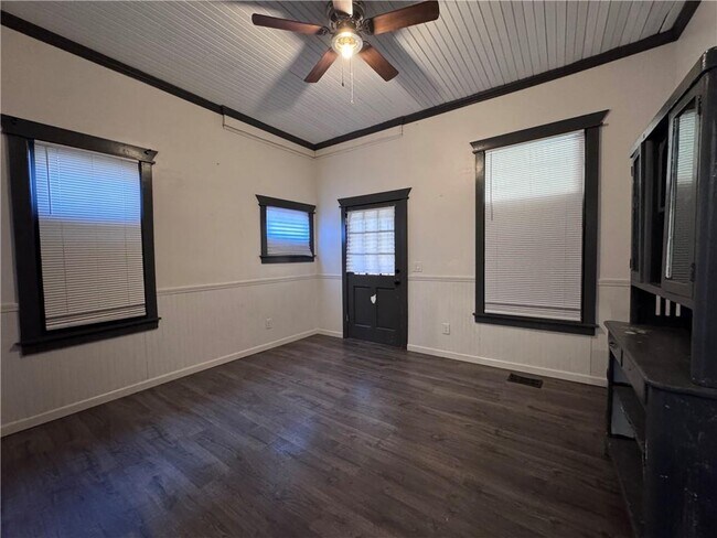 Building Photo - 749 Cooper St SW