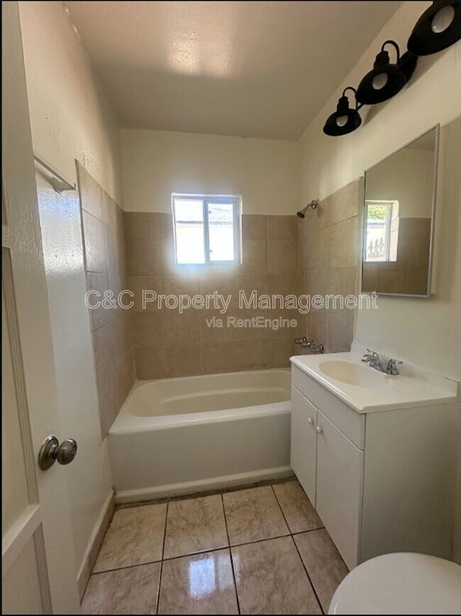 Building Photo - 14012 Sylvanwood Ave