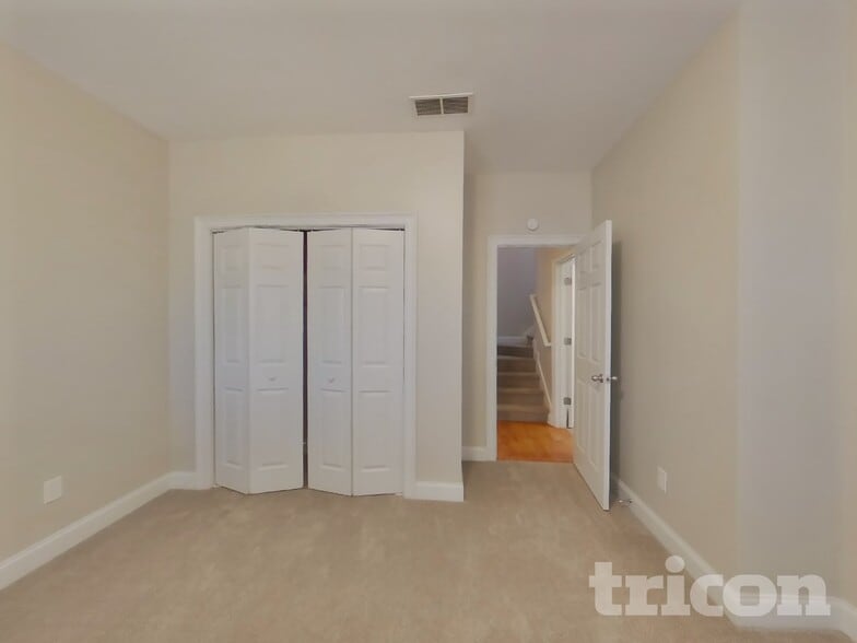 Building Photo - 400 Tomahawk Tr