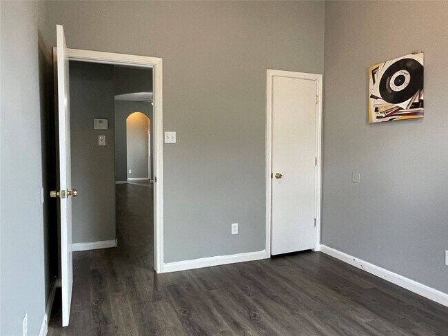 Building Photo - 811 Forest Hillside Ln