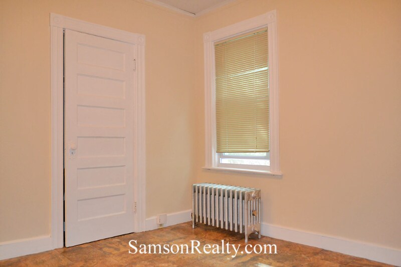 Building Photo - 347 Lloyd Ave