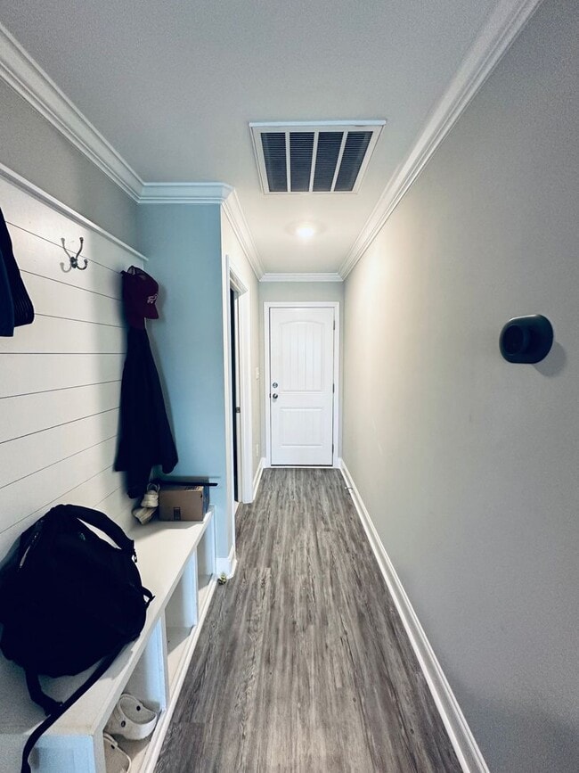 Building Photo - 104 Sig Ct