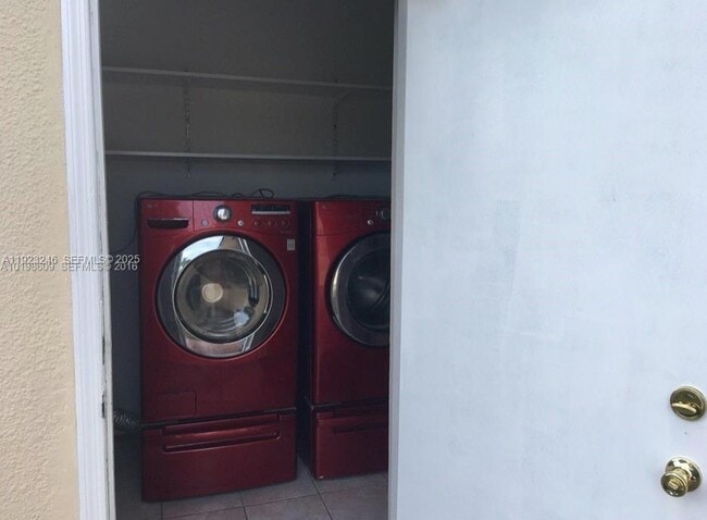 Building Photo - 5836 SW 144th Cir Pl